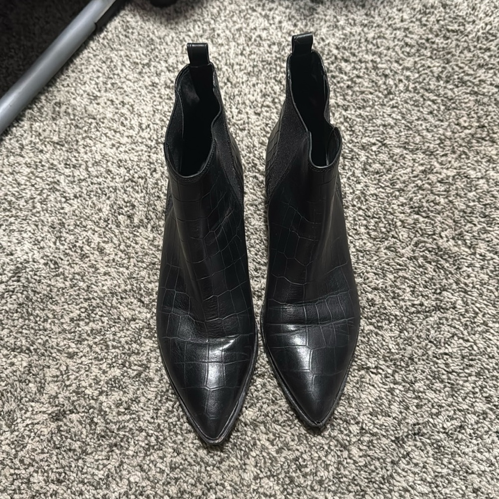 Marc Fisher bootie crocodile black s7